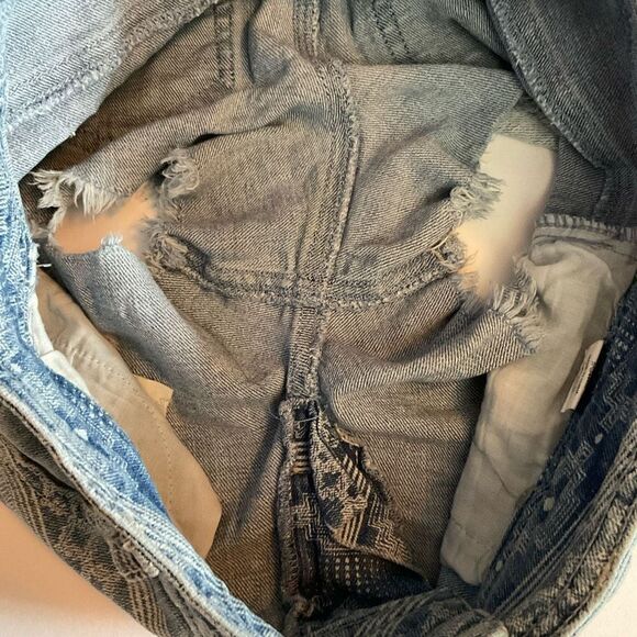 Tinseltown Shorts Jean Distressed Holes Blue White Geo Print Pockets Size 0 - Picture 7 of 10